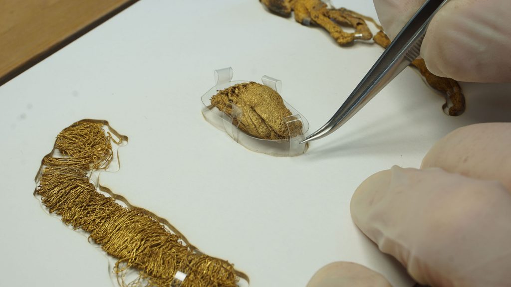 Tra effimero e durevole. I tessili aurei del Museo Archeologico Nazionale di Napoli: restauro, indagini scientifiche e prospettive di ricerca