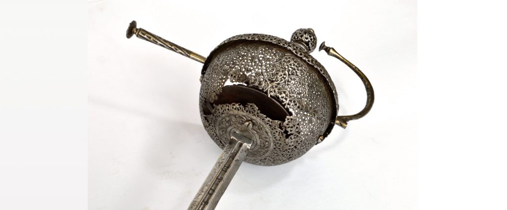 Hortuño de Aguirre, Spada da lato a tazza, 1612, Museo delle Armi “Luigi Marzoli”, Brescia